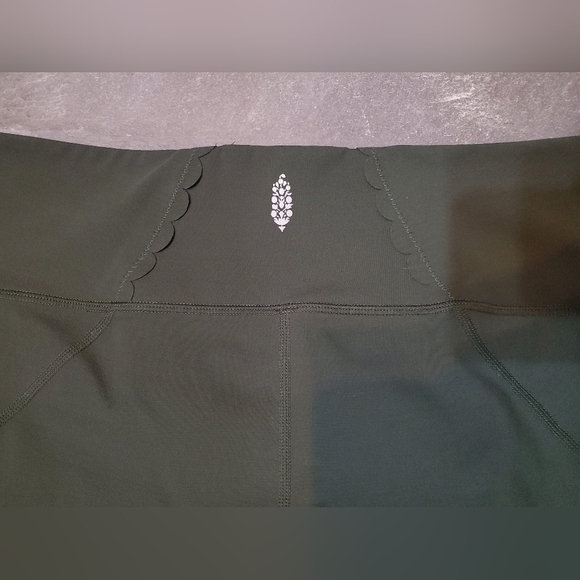 Free People Movement Genesis Yoga 7/8 Legging. Crop. 24". Green. High Rise. L. - Picture 5 of 11